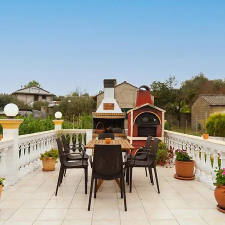 Tatil Evi Loutra House Petrití