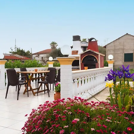 Loutra House Tatil Evi Petrití